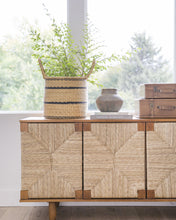 Load image into Gallery viewer, Elephant Grass Hampers
