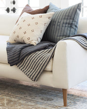 Load image into Gallery viewer, Two-Tone Cotton Throw
