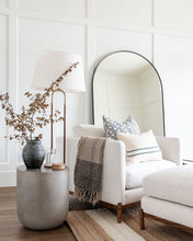 Load image into Gallery viewer, Pershing Linen Throw

